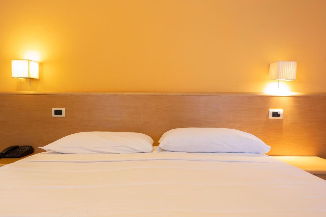 Hotel La Ferte Asti Exterior photo